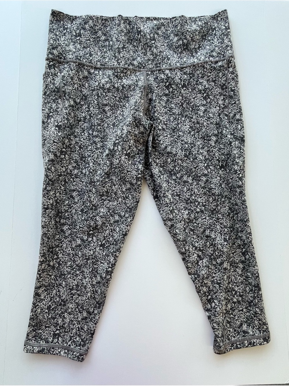 Athleta Salutation Stash High Rise 7/8 Legging 2X black white pattern pockets